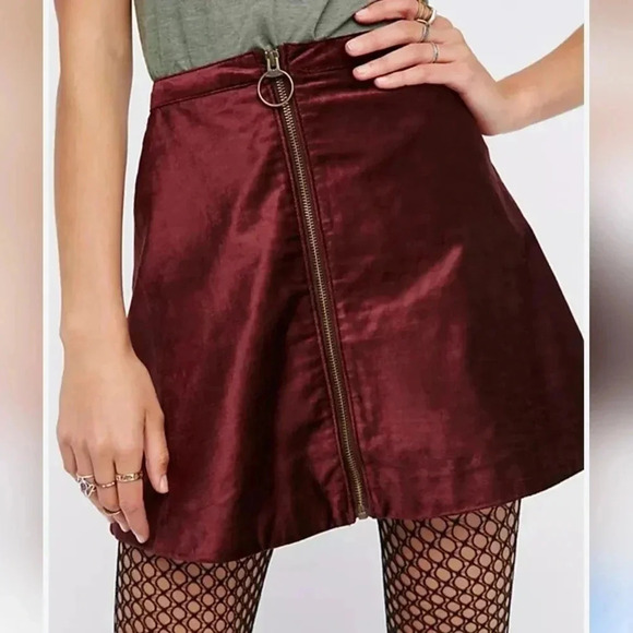 Free People One and Only Fit and Flare Velvet Maroon Zip Mini Skirt Size 2 or XS - Picture 1 of 11